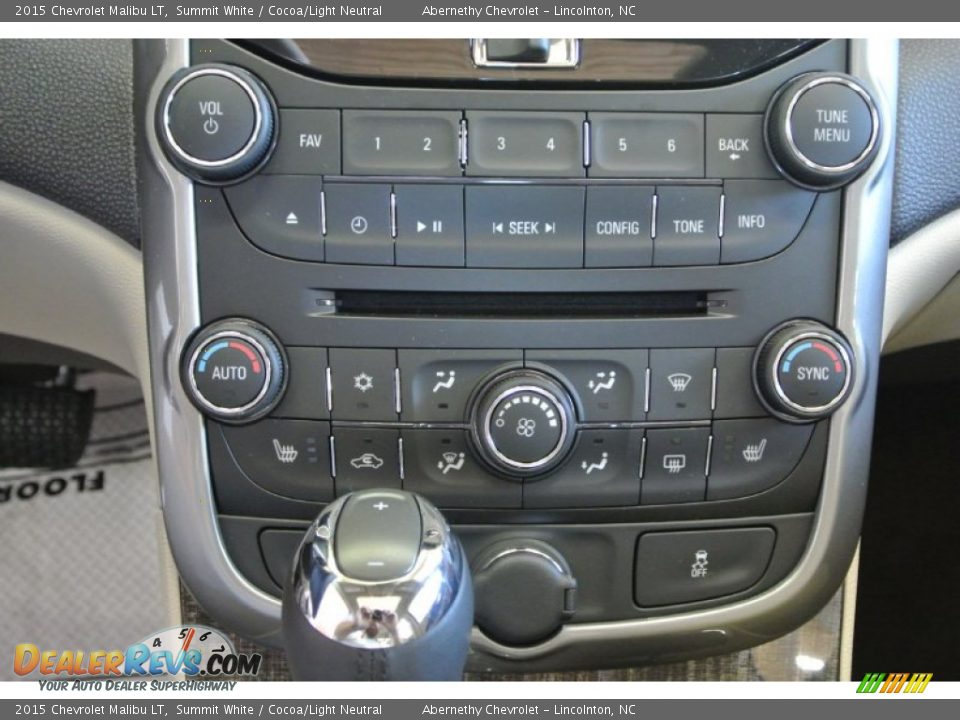 Controls of 2015 Chevrolet Malibu LT Photo #13