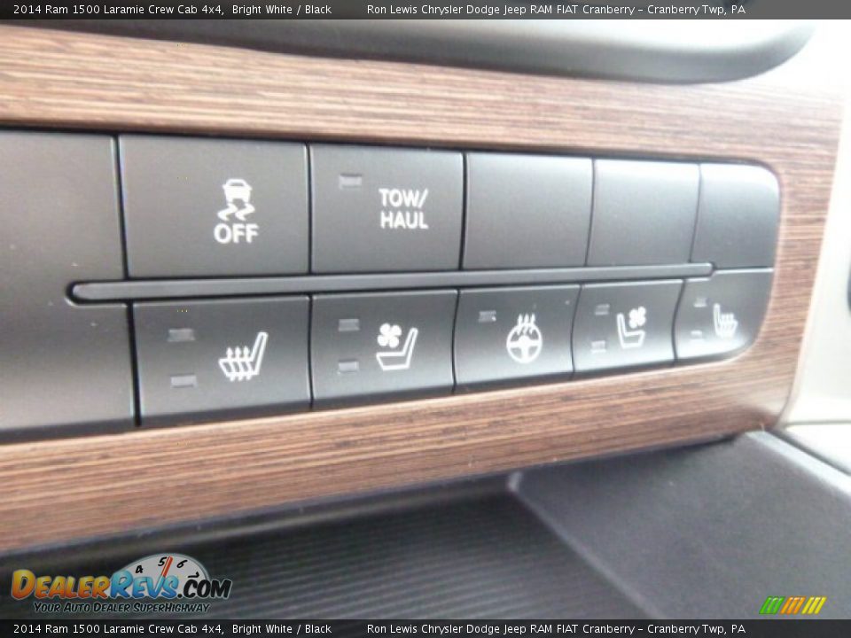 2014 Ram 1500 Laramie Crew Cab 4x4 Bright White / Black Photo #17