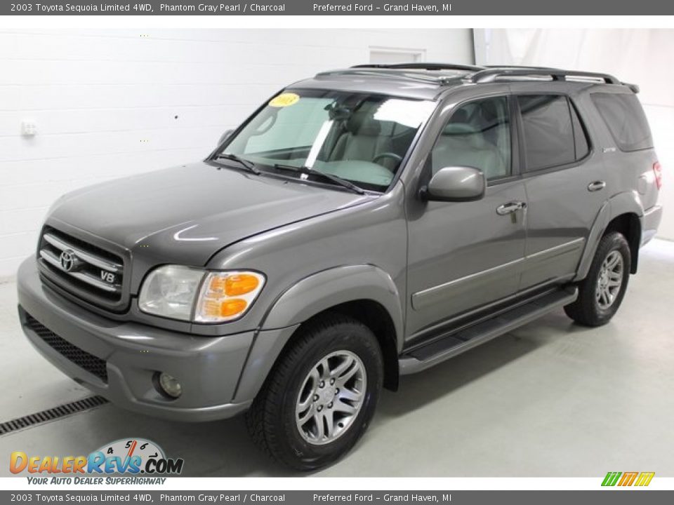 Front 3/4 View of 2003 Toyota Sequoia Limited 4WD Photo #1