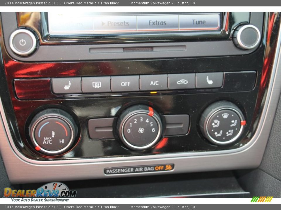 2014 Volkswagen Passat 2.5L SE Opera Red Metallic / Titan Black Photo #25