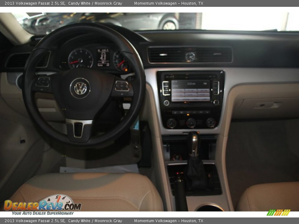2013 Volkswagen Passat 2.5L SE Candy White / Moonrock Gray Photo #26
