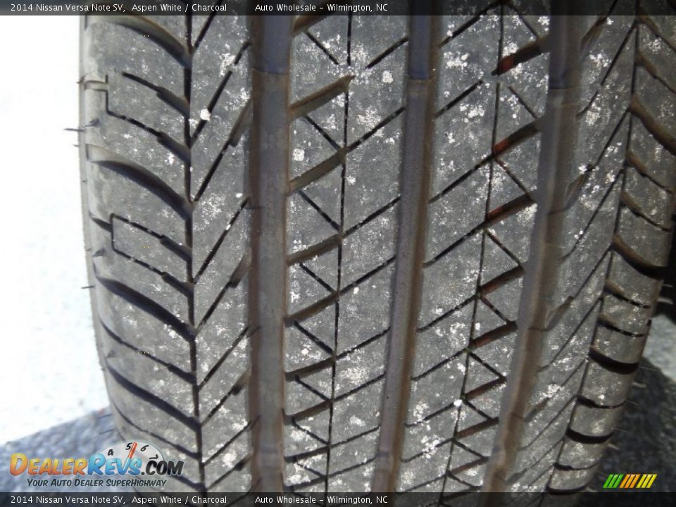 2014 Nissan Versa Note SV Aspen White / Charcoal Photo #9