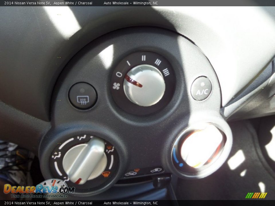 2014 Nissan Versa Note SV Aspen White / Charcoal Photo #18
