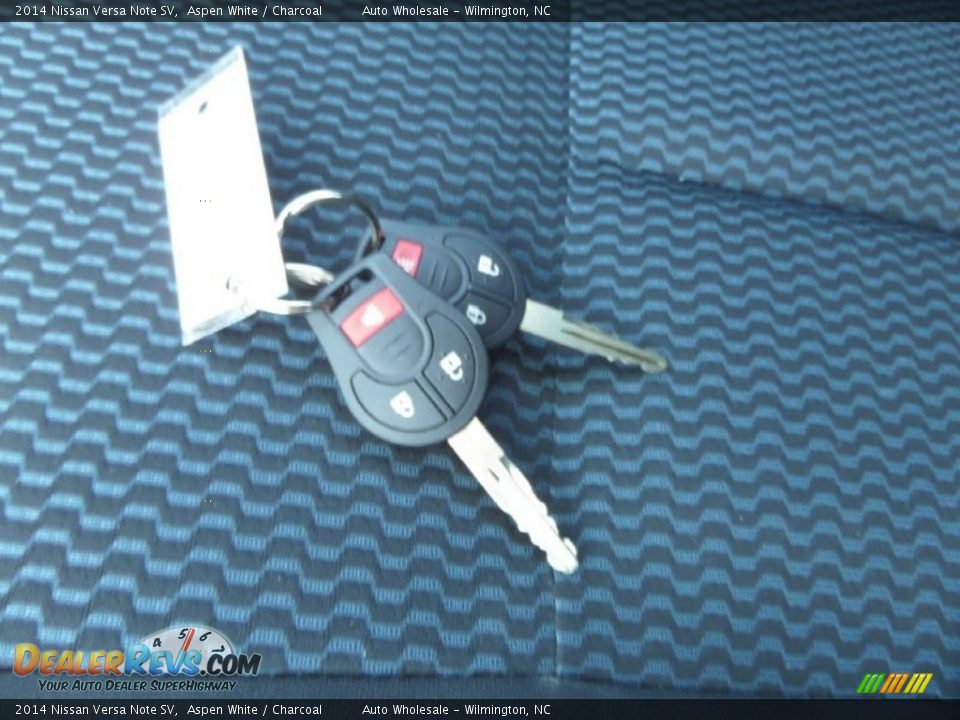 2014 Nissan Versa Note SV Aspen White / Charcoal Photo #20