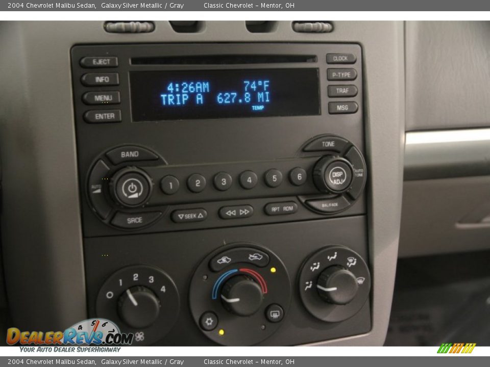Controls of 2004 Chevrolet Malibu Sedan Photo #8