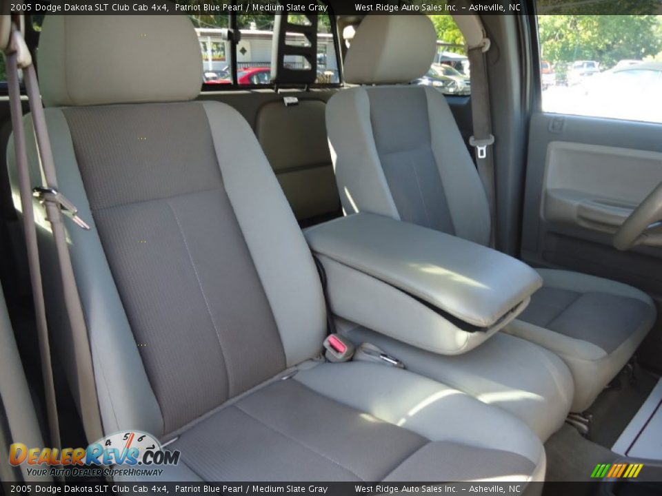 2005 Dodge Dakota SLT Club Cab 4x4 Patriot Blue Pearl / Medium Slate Gray Photo #22