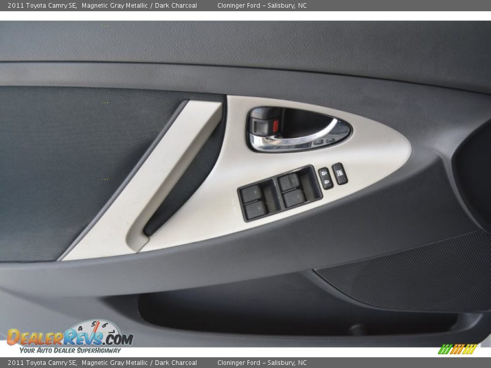 2011 Toyota Camry SE Magnetic Gray Metallic / Dark Charcoal Photo #8