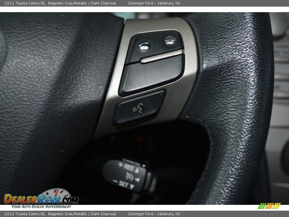 2011 Toyota Camry SE Magnetic Gray Metallic / Dark Charcoal Photo #26