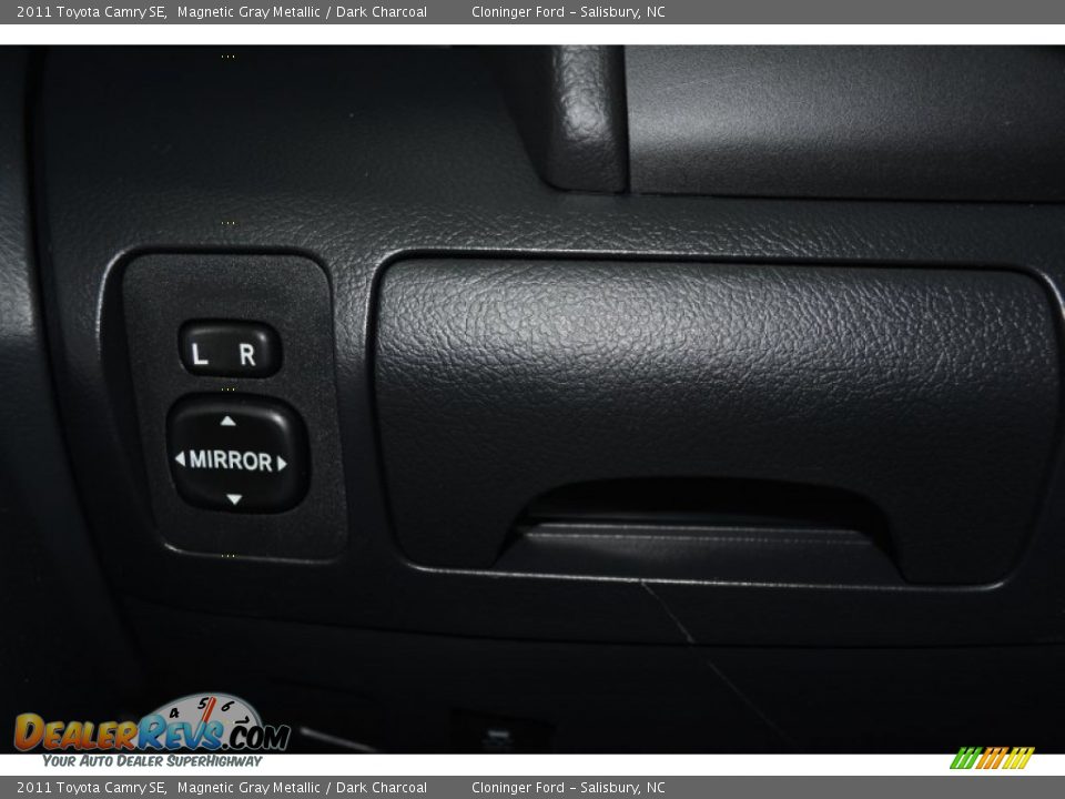 2011 Toyota Camry SE Magnetic Gray Metallic / Dark Charcoal Photo #28