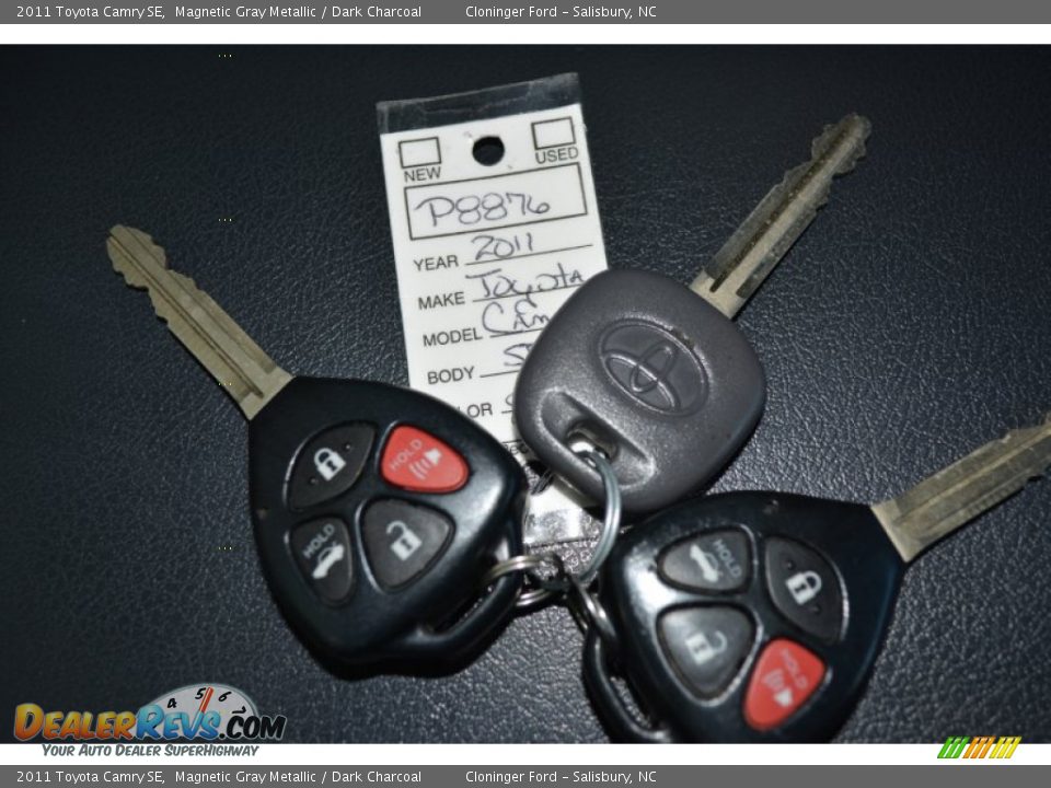 2011 Toyota Camry SE Magnetic Gray Metallic / Dark Charcoal Photo #30