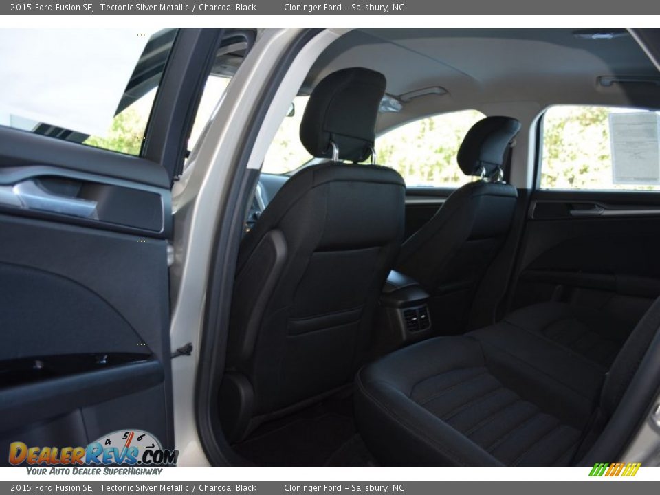 2015 Ford Fusion SE Tectonic Silver Metallic / Charcoal Black Photo #8