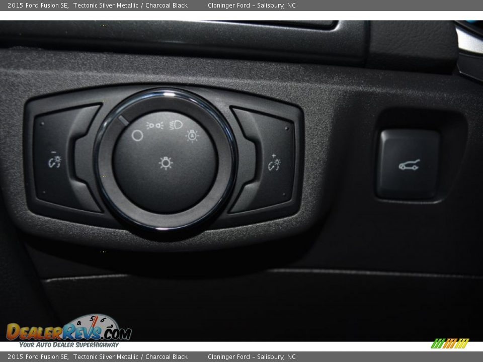 2015 Ford Fusion SE Tectonic Silver Metallic / Charcoal Black Photo #22