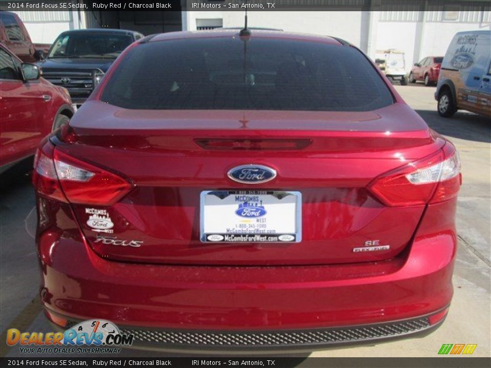 2014 Ford Focus SE Sedan Ruby Red / Charcoal Black Photo #22