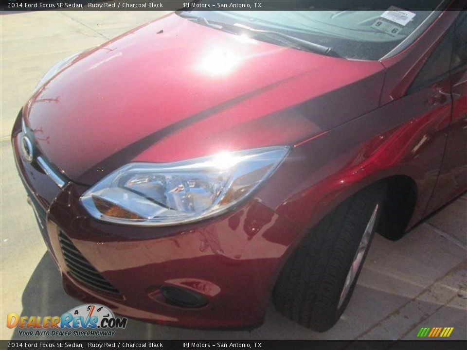 2014 Ford Focus SE Sedan Ruby Red / Charcoal Black Photo #29