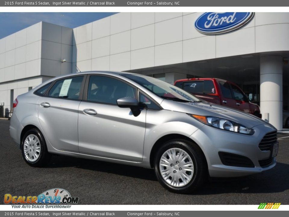 Front 3/4 View of 2015 Ford Fiesta S Sedan Photo #1