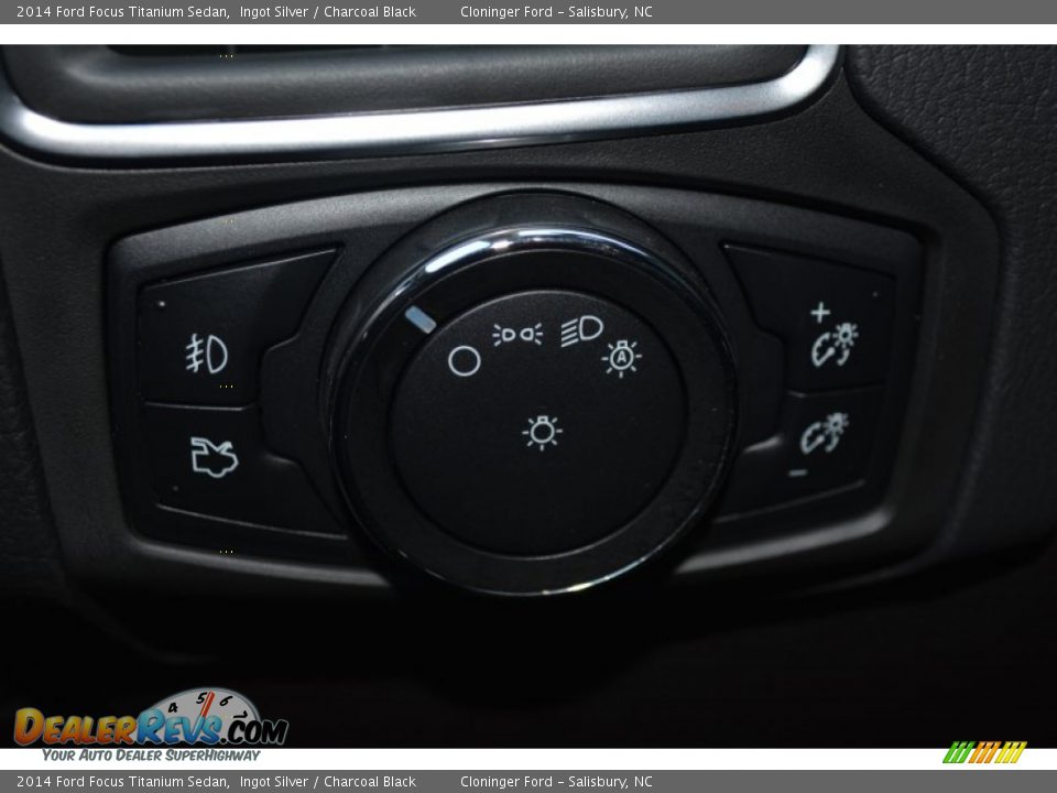 2014 Ford Focus Titanium Sedan Ingot Silver / Charcoal Black Photo #27