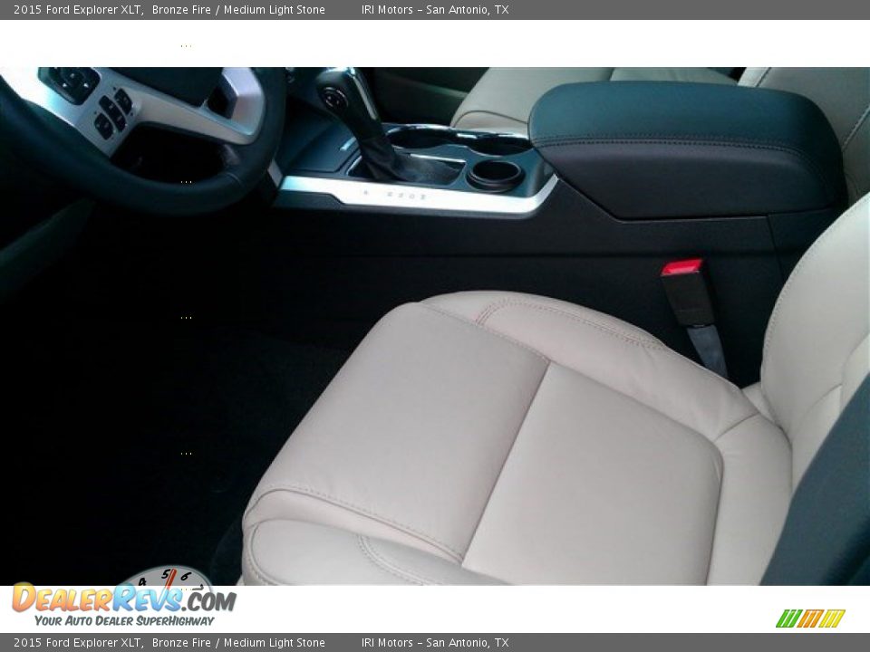 2015 Ford Explorer XLT Bronze Fire / Medium Light Stone Photo #17