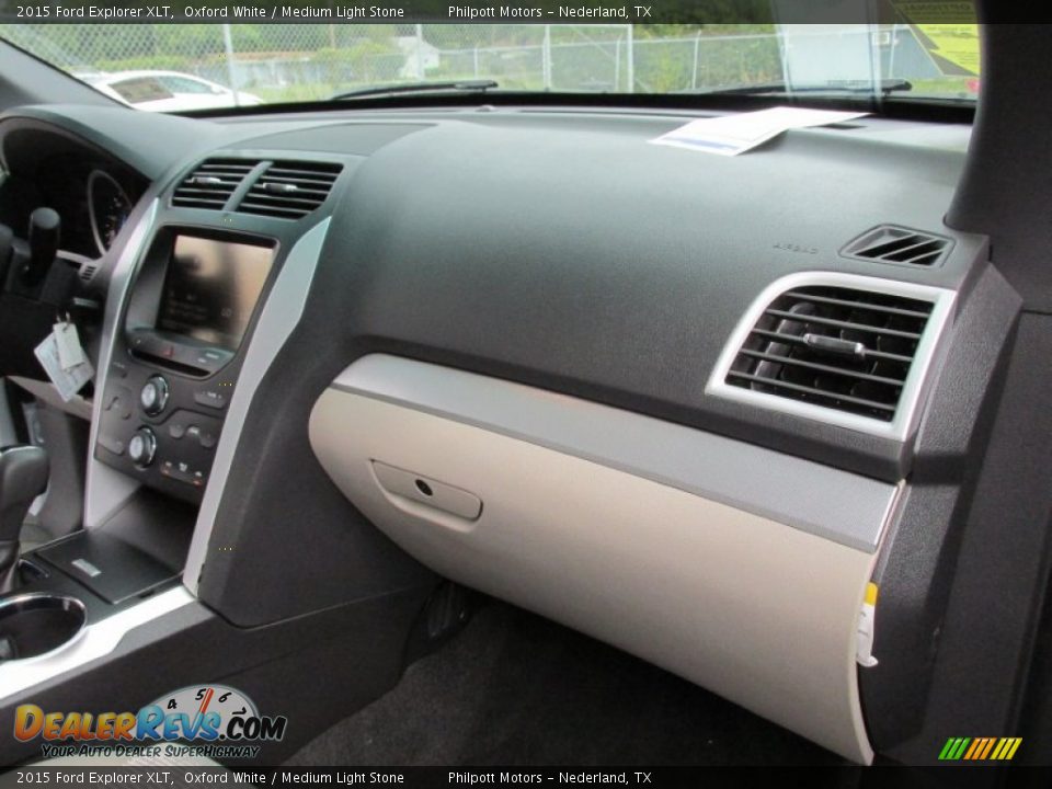 2015 Ford Explorer XLT Oxford White / Medium Light Stone Photo #17