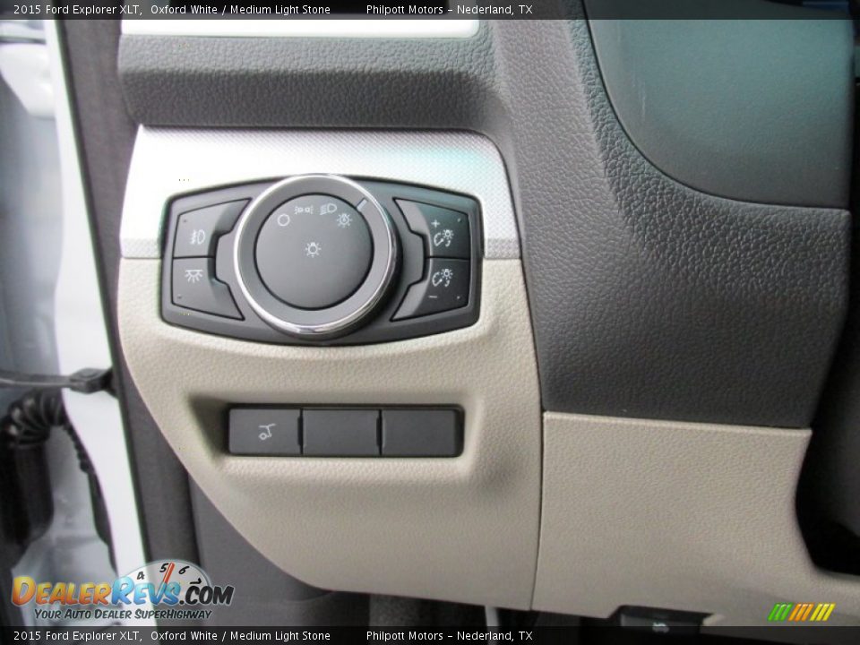 2015 Ford Explorer XLT Oxford White / Medium Light Stone Photo #35