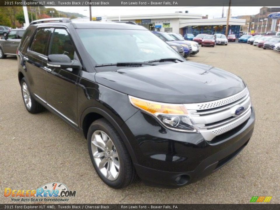 Front 3/4 View of 2015 Ford Explorer XLT 4WD Photo #2