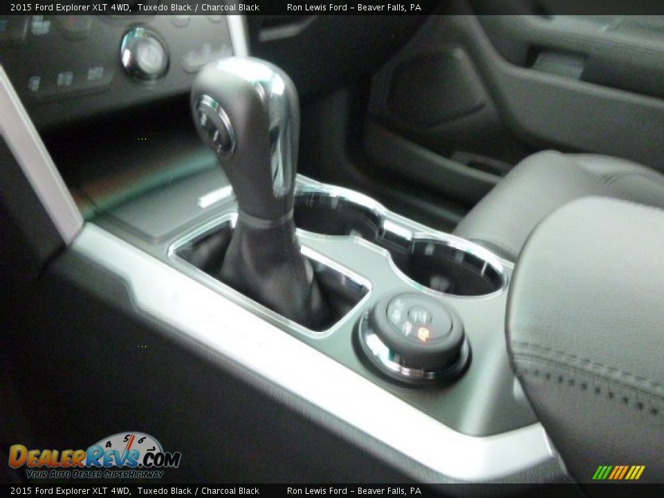 2015 Ford Explorer XLT 4WD Tuxedo Black / Charcoal Black Photo #17