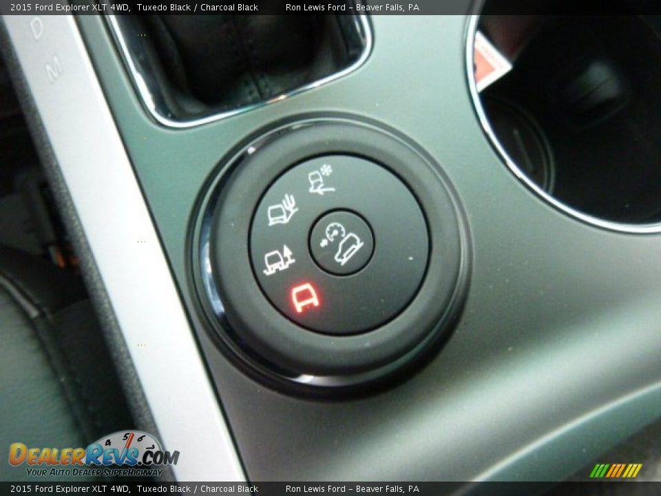 2015 Ford Explorer XLT 4WD Tuxedo Black / Charcoal Black Photo #18