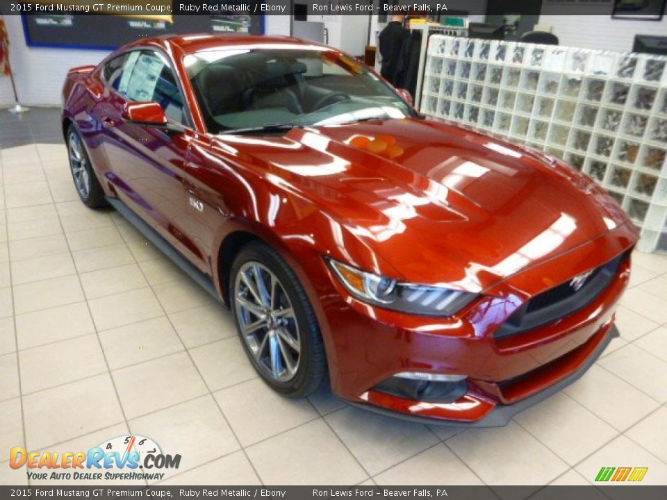 Front 3/4 View of 2015 Ford Mustang GT Premium Coupe Photo #3