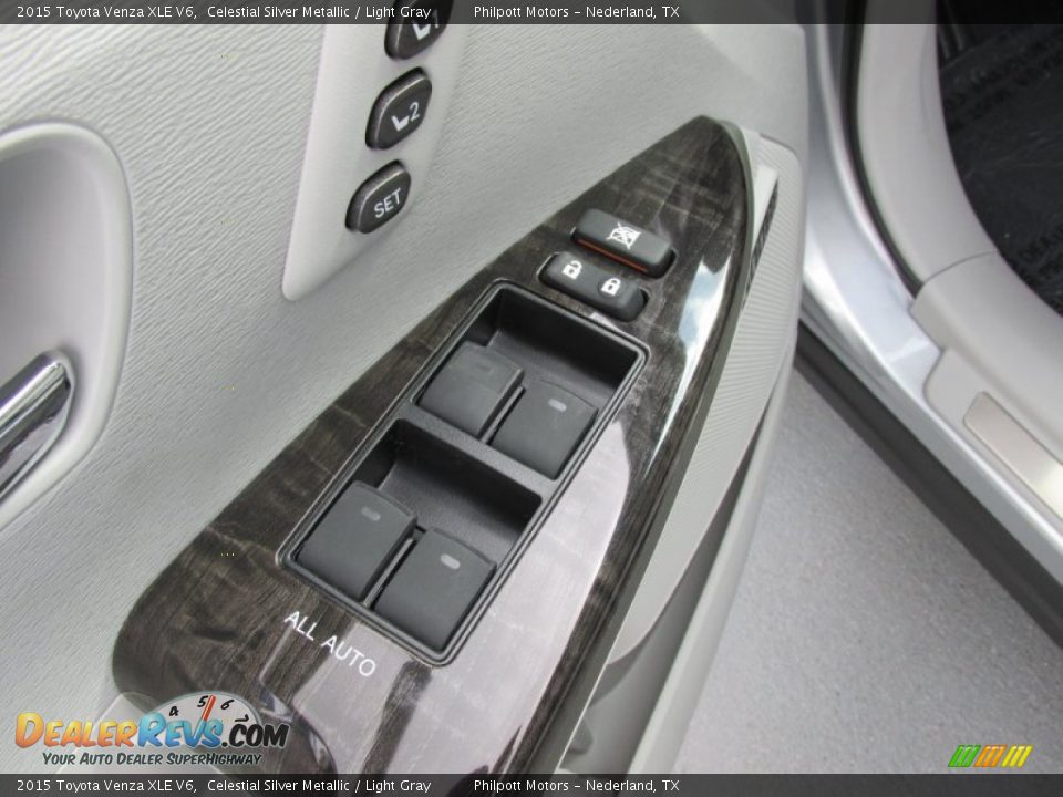 Controls of 2015 Toyota Venza XLE V6 Photo #24