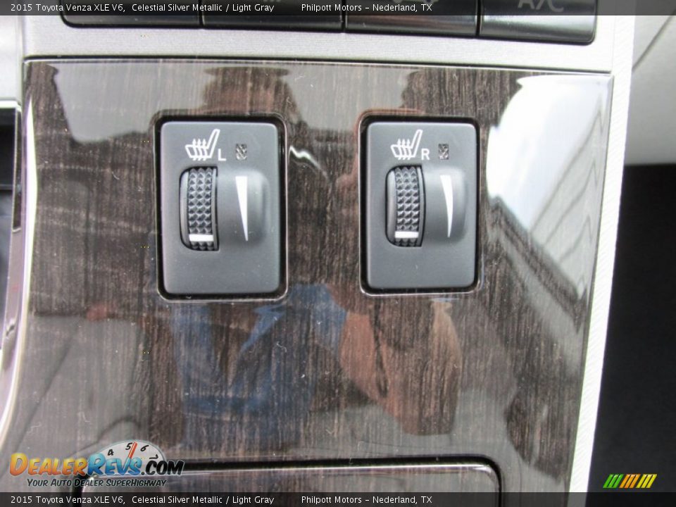 Controls of 2015 Toyota Venza XLE V6 Photo #31