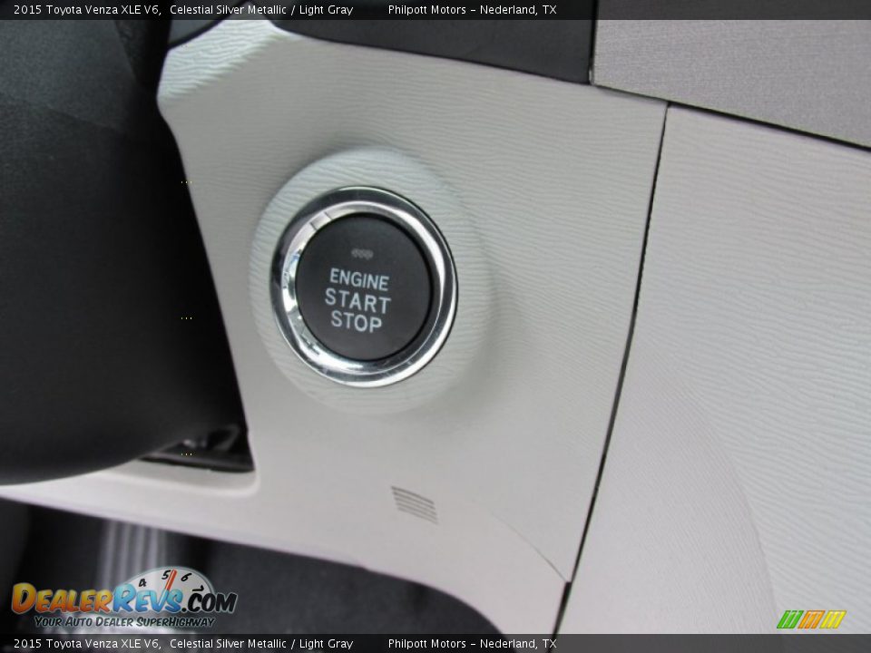 Controls of 2015 Toyota Venza XLE V6 Photo #33