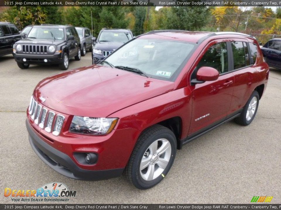 Front 3/4 View of 2015 Jeep Compass Latitude 4x4 Photo #2