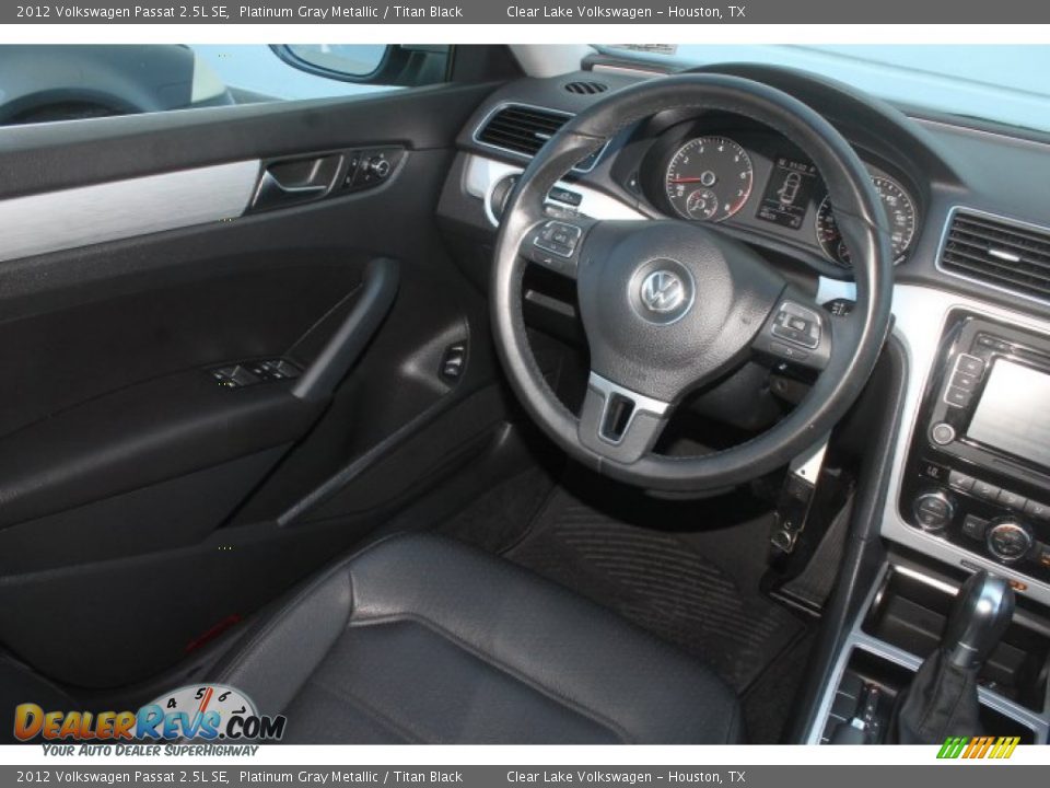 2012 Volkswagen Passat 2.5L SE Platinum Gray Metallic / Titan Black Photo #32