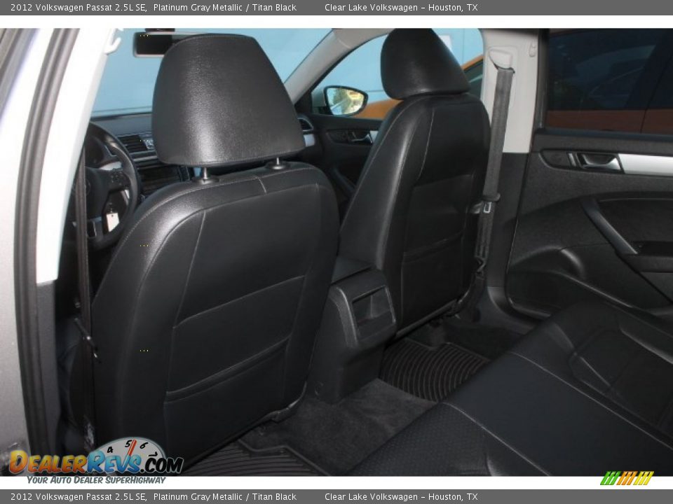 2012 Volkswagen Passat 2.5L SE Platinum Gray Metallic / Titan Black Photo #34