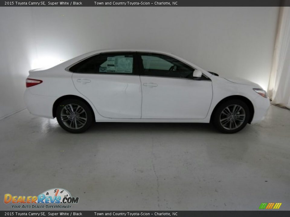 2015 Toyota Camry SE Super White / Black Photo #1