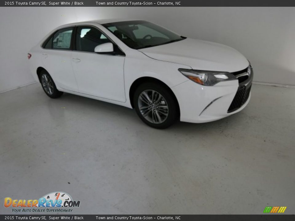 2015 Toyota Camry SE Super White / Black Photo #2