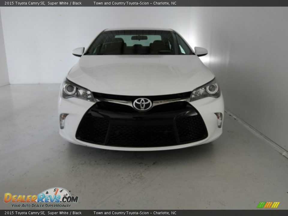 2015 Toyota Camry SE Super White / Black Photo #3