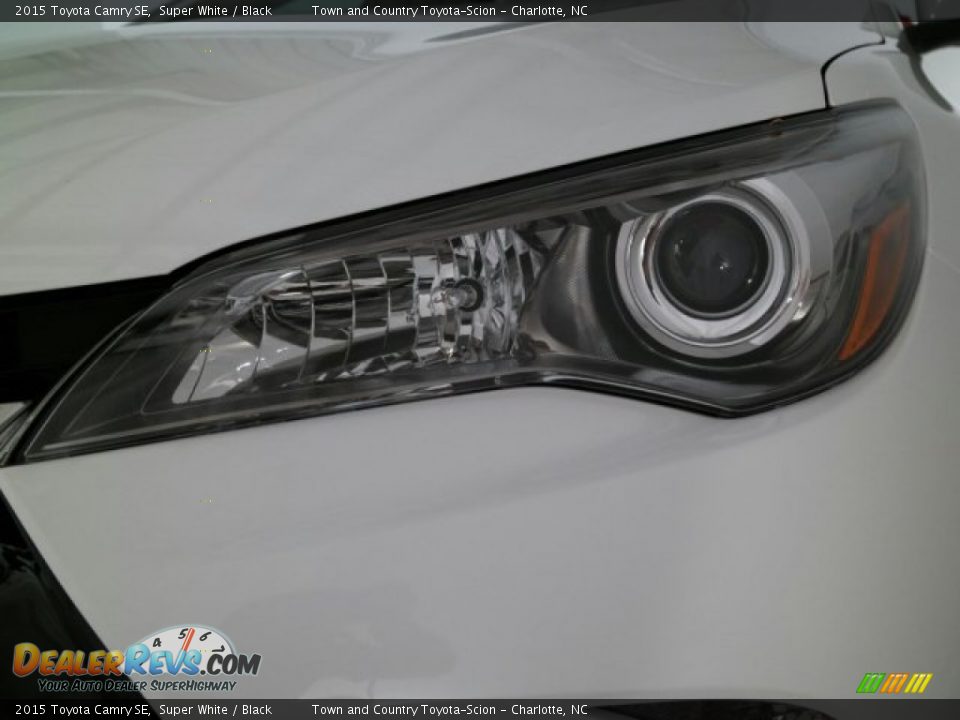 2015 Toyota Camry SE Super White / Black Photo #4