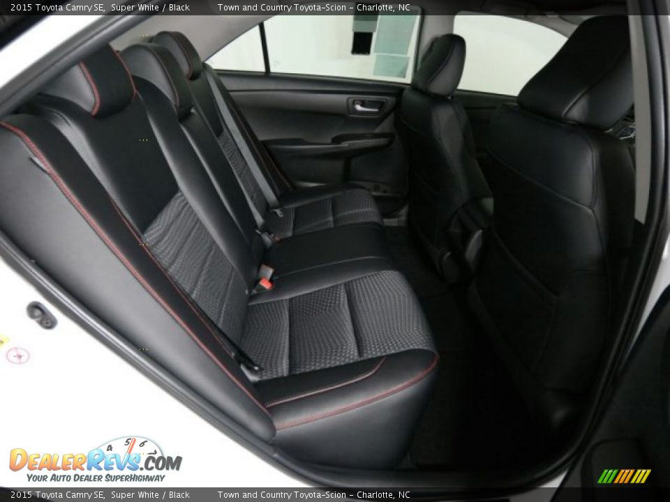 2015 Toyota Camry SE Super White / Black Photo #5