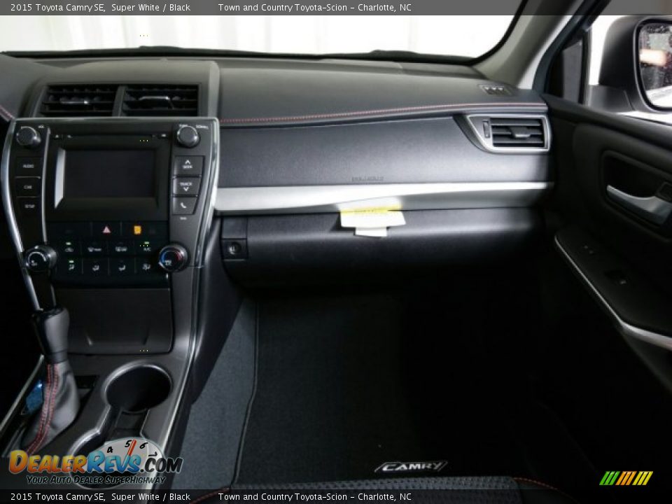 2015 Toyota Camry SE Super White / Black Photo #7
