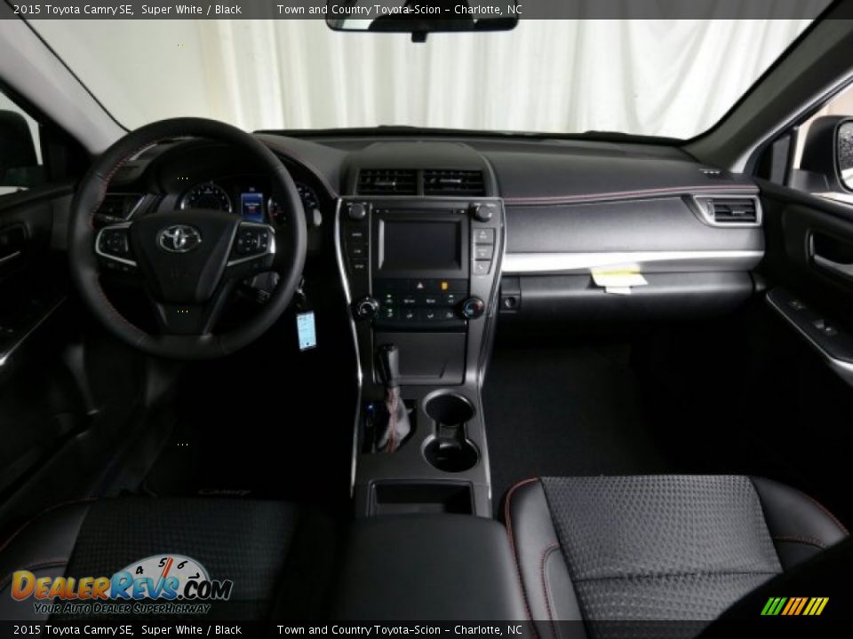 2015 Toyota Camry SE Super White / Black Photo #9
