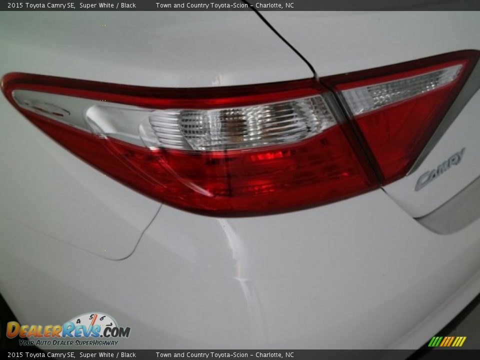 2015 Toyota Camry SE Super White / Black Photo #10