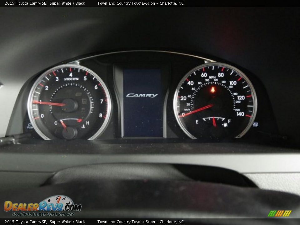 2015 Toyota Camry SE Super White / Black Photo #12