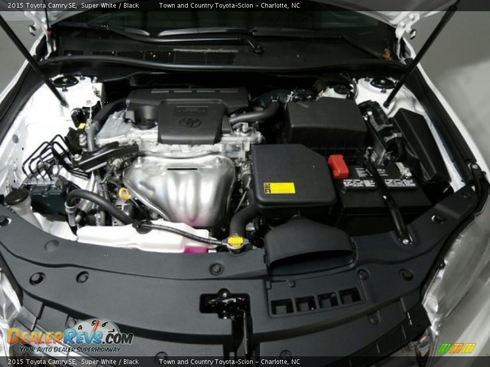 2015 Toyota Camry SE Super White / Black Photo #13