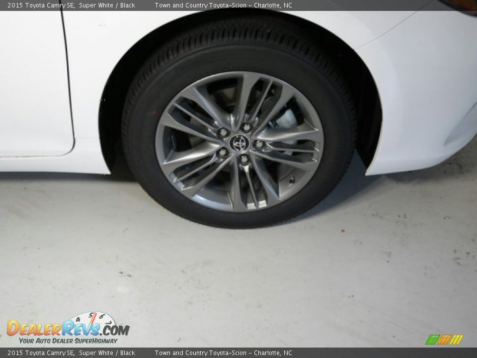 2015 Toyota Camry SE Super White / Black Photo #15