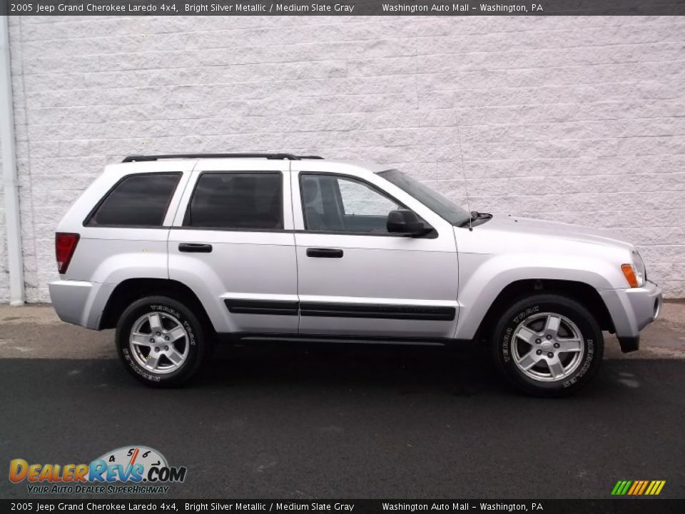 2005 Jeep Grand Cherokee Laredo 4x4 Bright Silver Metallic / Medium Slate Gray Photo #2