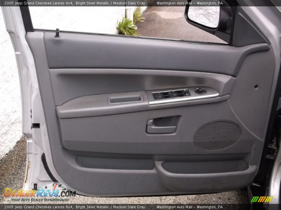 2005 Jeep Grand Cherokee Laredo 4x4 Bright Silver Metallic / Medium Slate Gray Photo #11