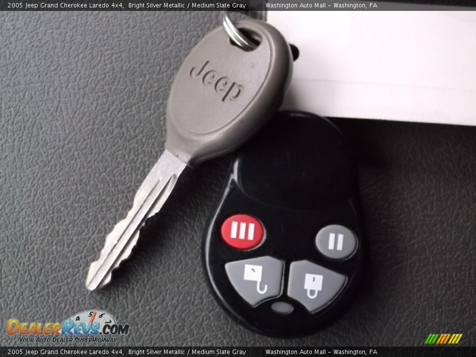 2005 Jeep Grand Cherokee Laredo 4x4 Bright Silver Metallic / Medium Slate Gray Photo #17