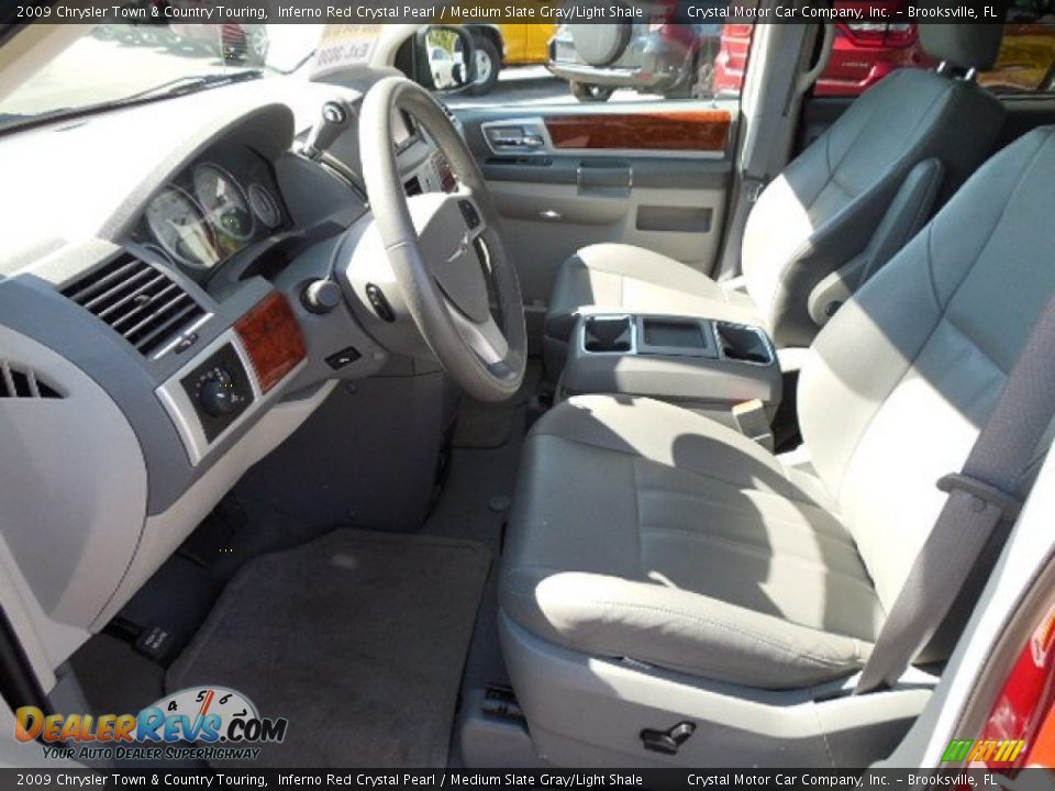 2009 Chrysler Town & Country Touring Inferno Red Crystal Pearl / Medium Slate Gray/Light Shale Photo #4