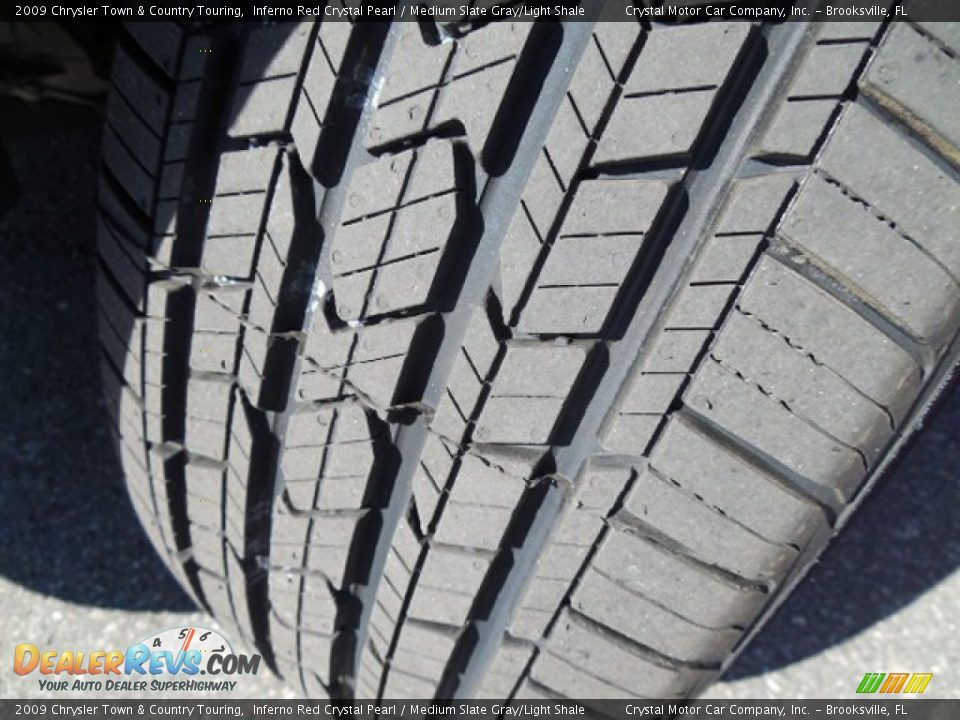 2009 Chrysler Town & Country Touring Inferno Red Crystal Pearl / Medium Slate Gray/Light Shale Photo #18