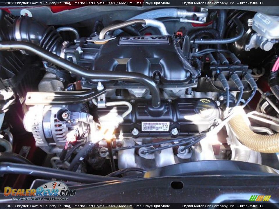 2009 Chrysler Town & Country Touring Inferno Red Crystal Pearl / Medium Slate Gray/Light Shale Photo #19